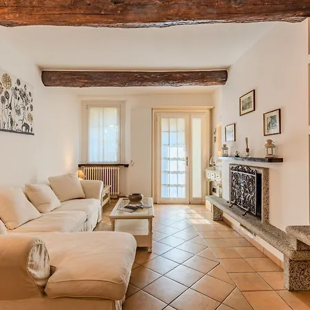 Lungolago By Interhome Lejlighed