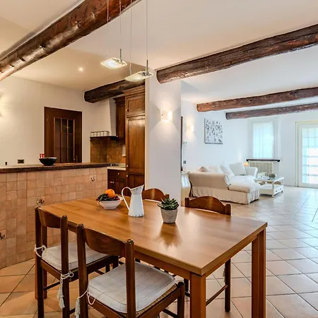 דירה Lungolago By Interhome לקו